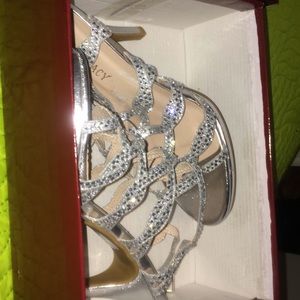 Selling a pair of silver heals